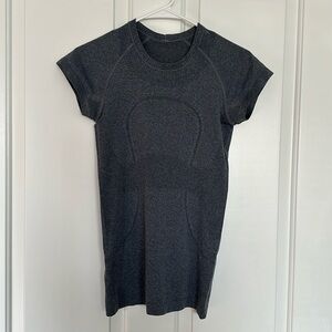 Lululemon Swiftly Tech Short Sleeve Grey Size 4 Great Condition